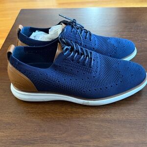 G.H. Bass & Co. Navy Knit Lace-Up Oxfords with Brown Accents. Men’s size 10.5